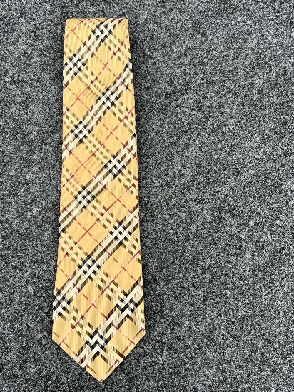 Burberry Men’s tie